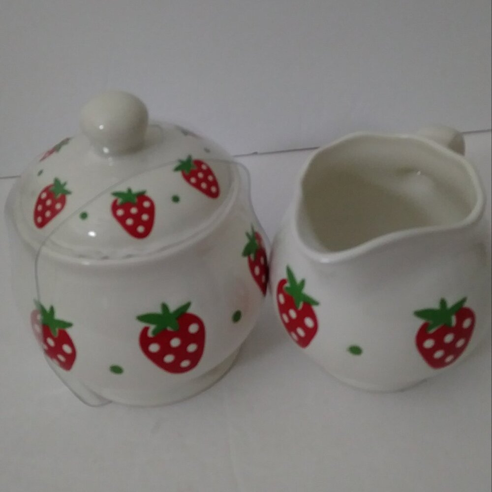 Signature Housewares Ceramic Lidded Sugar and Creamer Set